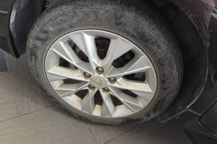 Used Lexus ES 2013 300h Elite Edition Right Rear Wheel Hub