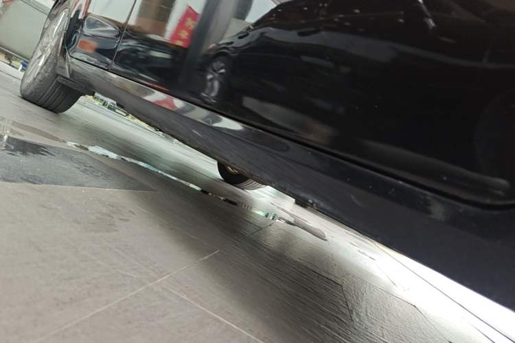 Used Lexus ES 2013 300h Elite Edition Right Side Sill