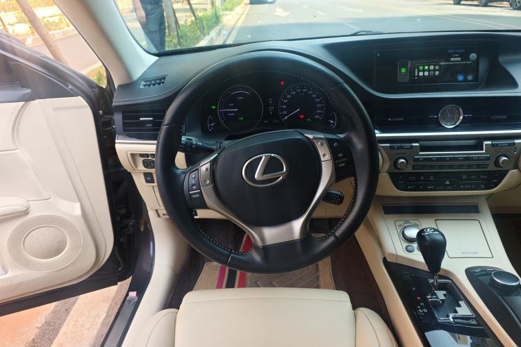 Used Lexus ES 2013 300h Elite Edition Steering Wheel