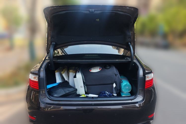 Used Lexus ES 2013 300h Elite Edition Trunk