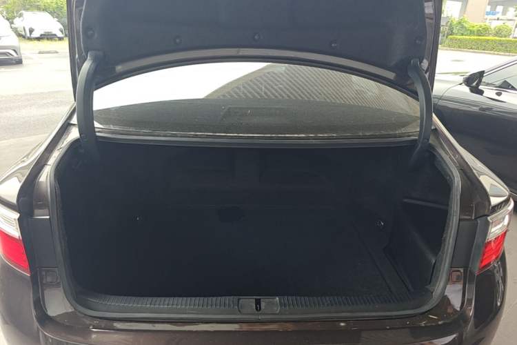 Used Lexus ES 2013 300h Elite Edition Trunk