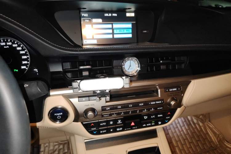 Used Lexus ES 2013 300h Elite Edition Audio And AC Panel