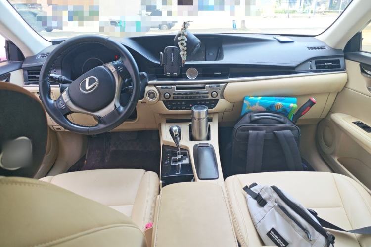 Used Lexus ES 2013 250 Elite Edition Center Console