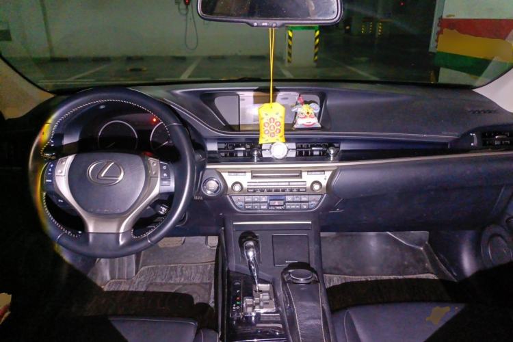 Used Lexus ES 2013 250 Elite Edition Center Console