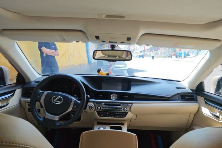 Used Lexus ES 2013 250 Elite Edition Center Console