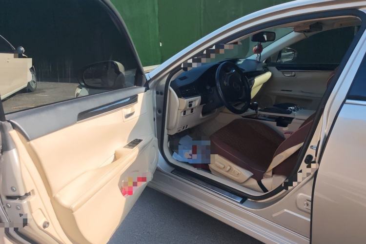 Used Lexus ES 2013 300h Elite Edition Driver Seat