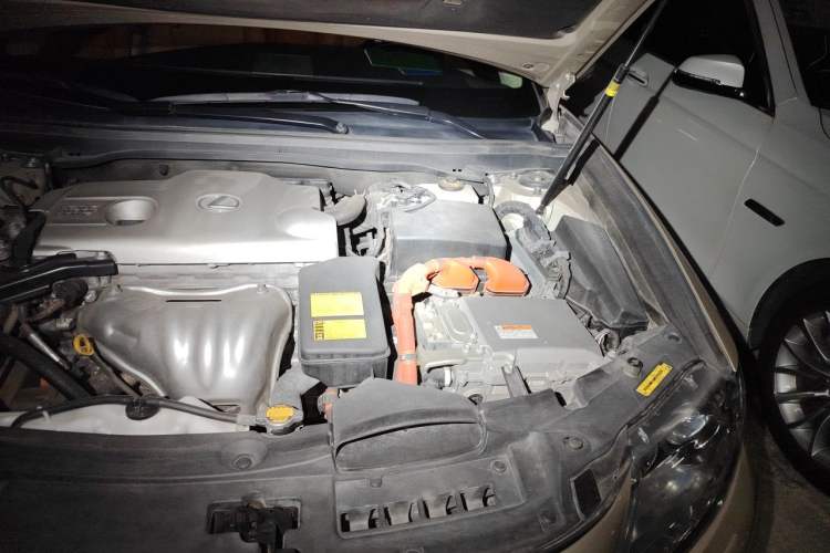Used Lexus ES 2013 300h Elite Edition Engine Bay Left