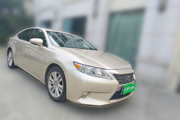 Used Lexus ES 2013 250 Elite Edition Front Right 45 Deg