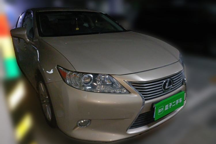 Used Lexus ES 2013 250 Elite Edition Front Right 45 Deg