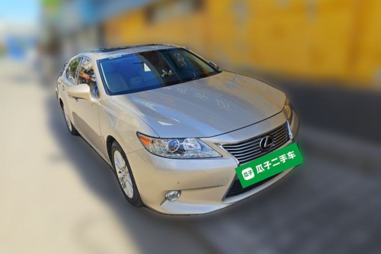Used Lexus ES 2013 250 Elite Edition Front Right 45 Deg