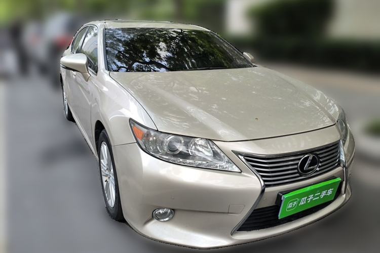 Used Lexus ES 2013 250 Elite Edition Front Right 45 Deg