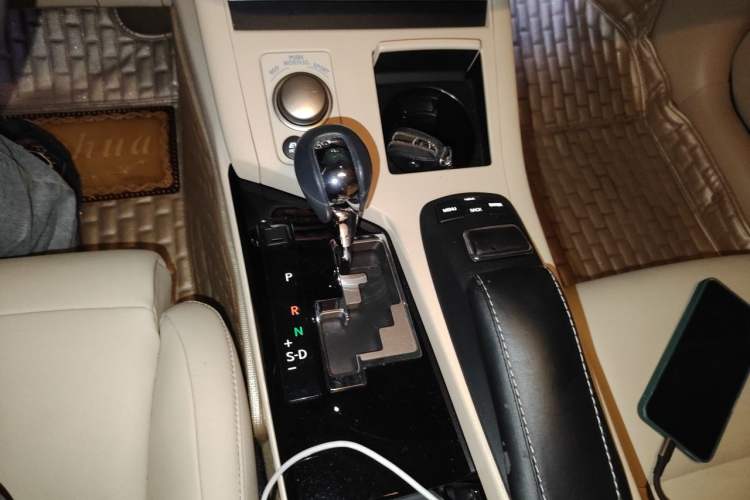Used Lexus ES 2013 300h Elite Edition Gear Lever