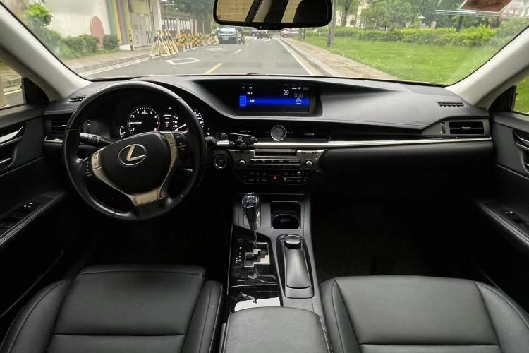 Used Lexus ES 2013 250 Elite Edition Interior 1