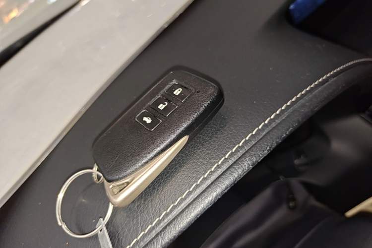 Used Lexus ES 2013 300h Elite Edition Interior 1