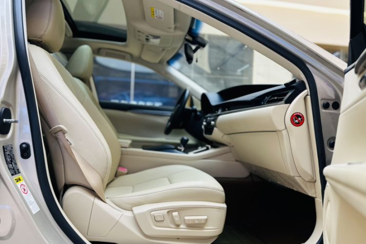 Used Lexus ES 2013 250 Elite Edition Interior 1