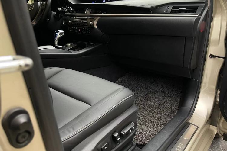 Used Lexus ES 2013 250 Elite Edition Interior 4