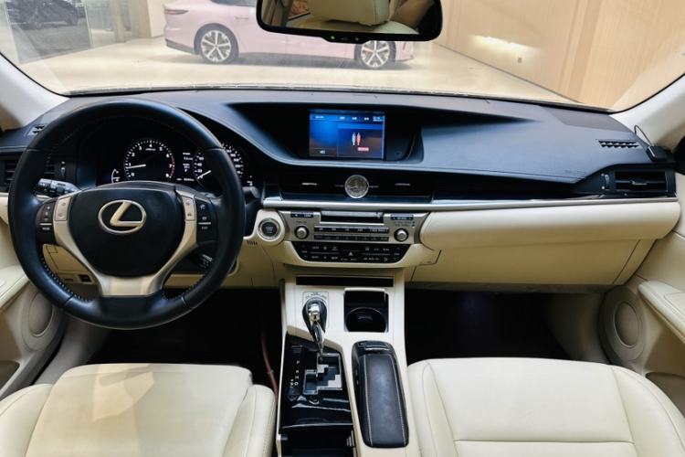 Used Lexus ES 2013 250 Elite Edition Interior 9