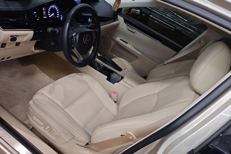 Used Lexus ES 2013 300h Elite Edition Left Front Seat