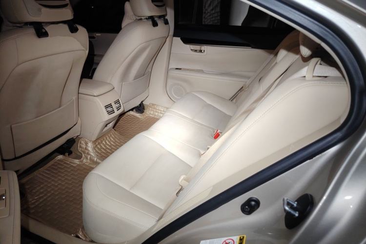 Used Lexus ES 2013 300h Elite Edition Left Rear Seat