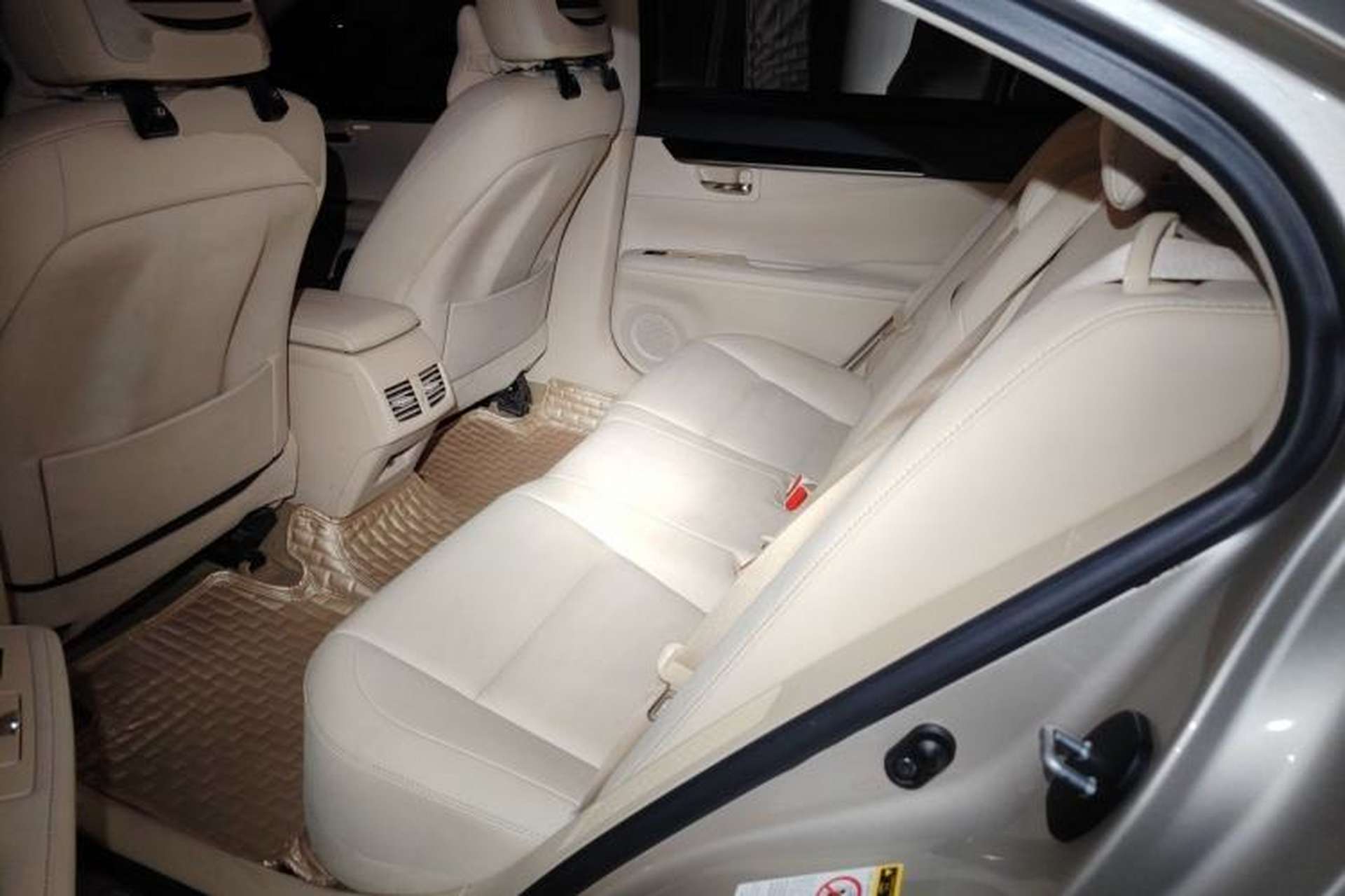 Used Lexus ES 2013 300h Elite Edition Left Rear Seat