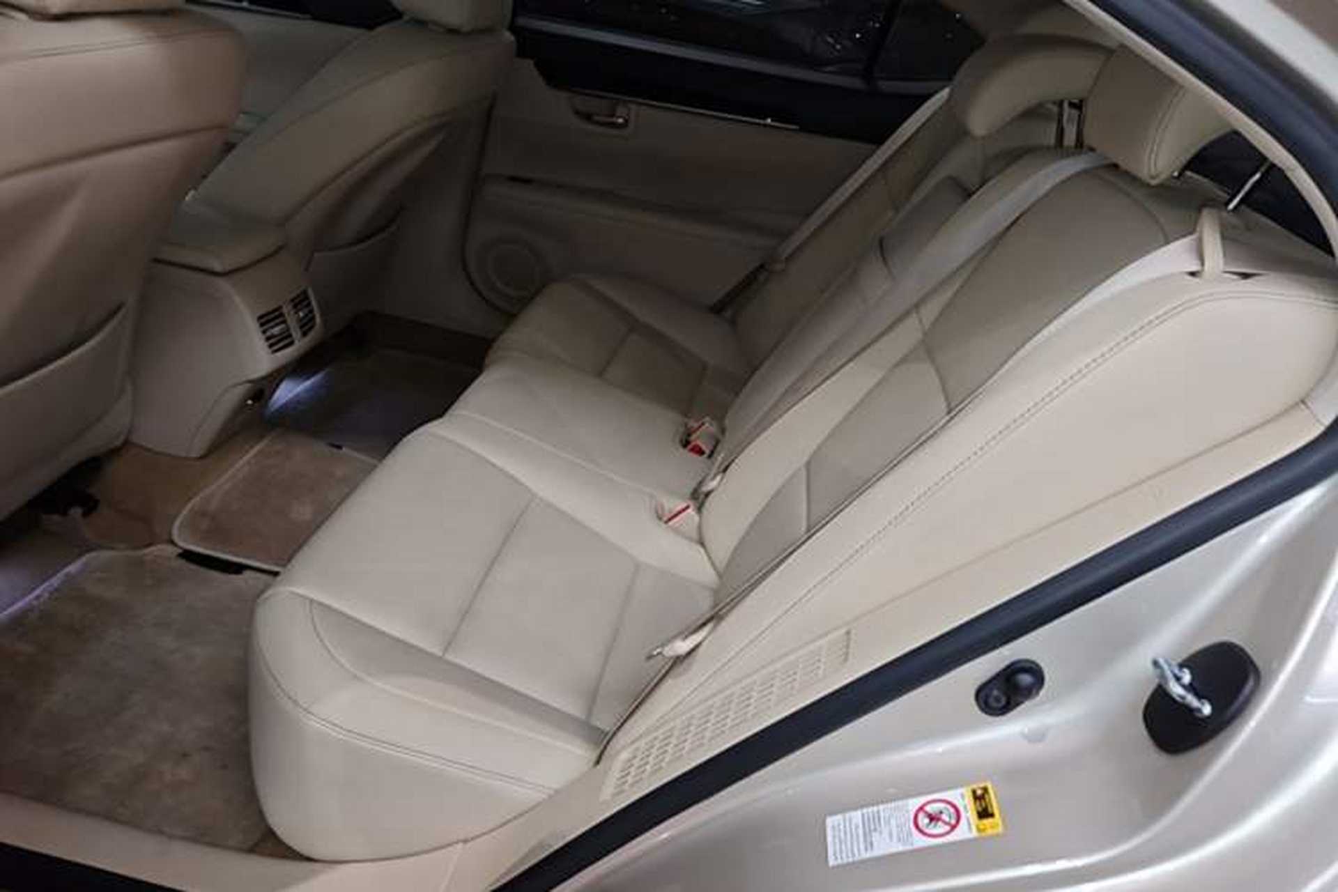 Used Lexus ES 2013 300h Elite Edition Left Rear Seat