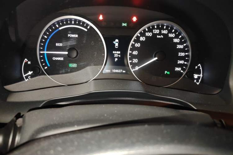 Used Lexus ES 2013 300h Elite Edition Odometer Close Up