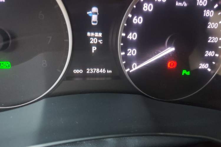 Used Lexus ES 2013 300h Elite Edition Odometer Close Up