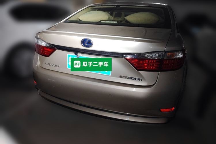 Used Lexus ES 2013 300h Elite Edition Rear