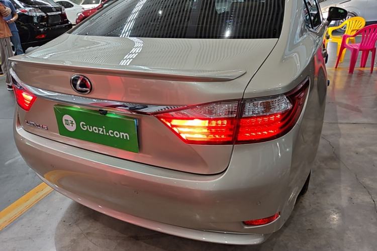 Used Lexus ES 2013 300h Elite Edition Rear