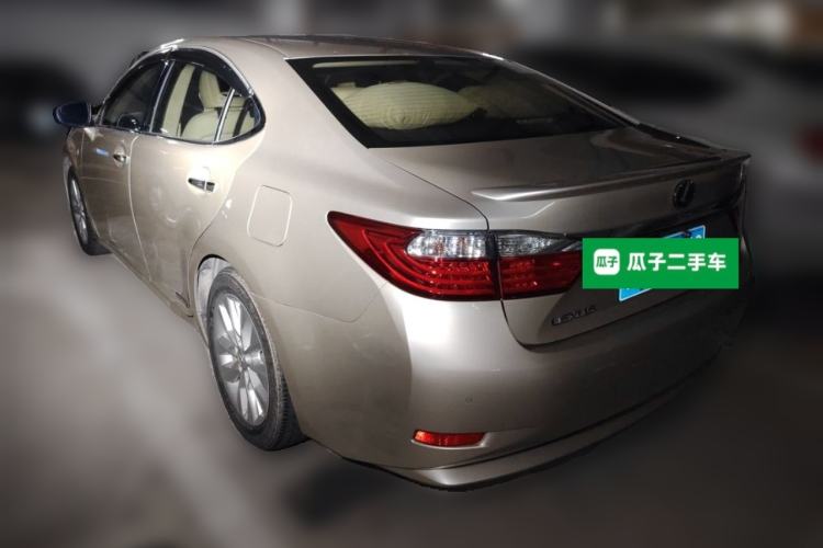 Used Lexus ES 2013 300h Elite Edition Rear Left 45 Deg