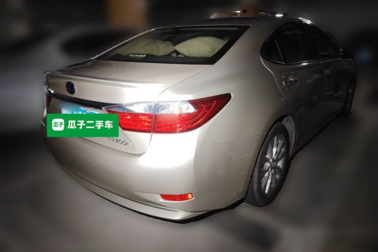 Used Lexus ES 2013 300h Elite Edition Rear Right 45 Deg