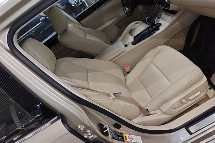 Used Lexus ES 2013 300h Elite Edition Right Front Seat