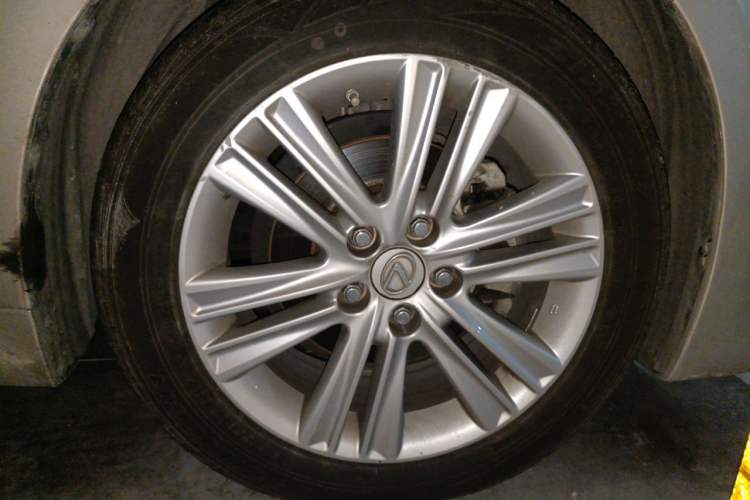 Used Lexus ES 2013 250 Elite Edition Right Front Wheel Hub