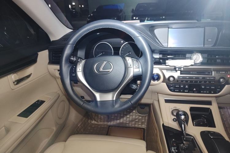 Used Lexus ES 2013 300h Elite Edition Steering Wheel