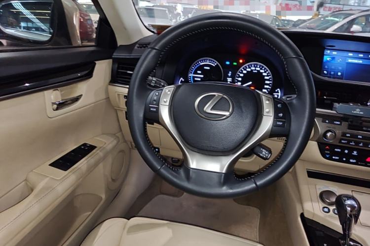 Used Lexus ES 2013 300h Elite Edition Steering Wheel