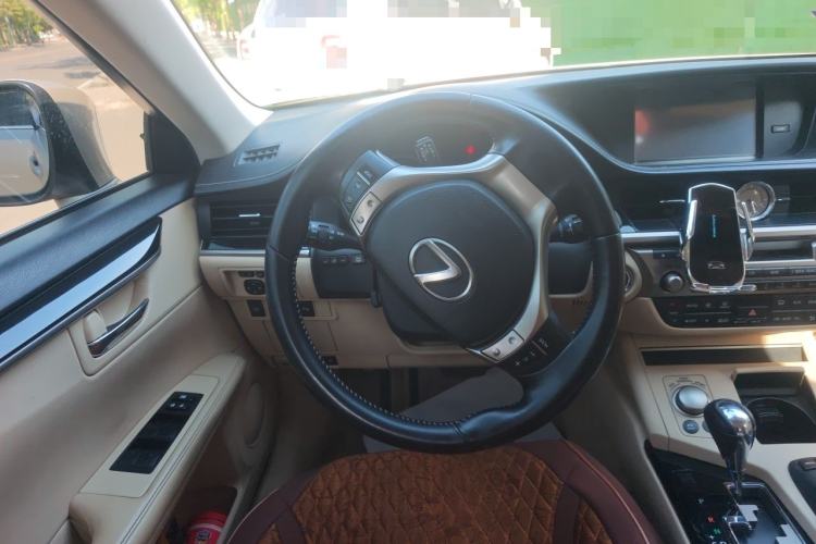 Used Lexus ES 2013 300h Elite Edition Steering Wheel