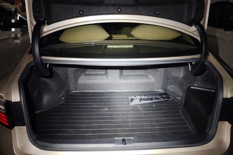 Used Lexus ES 2013 300h Elite Edition Trunk