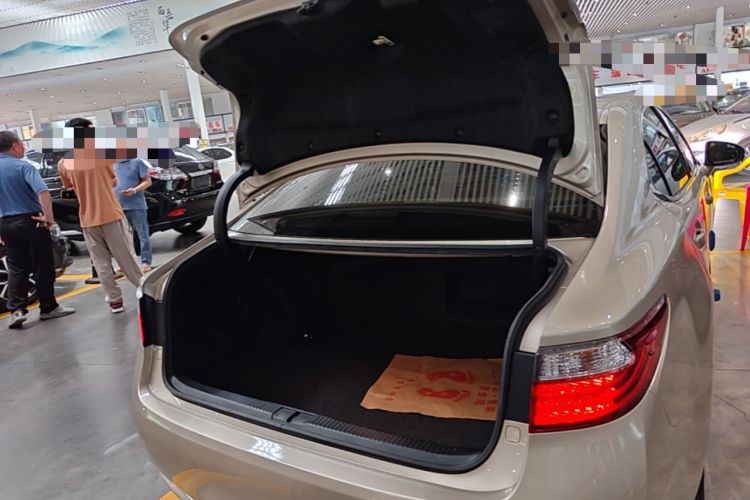 Used Lexus ES 2013 300h Elite Edition Trunk