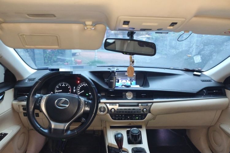 Used Lexus ES 2013 250 Elite Edition Center Console