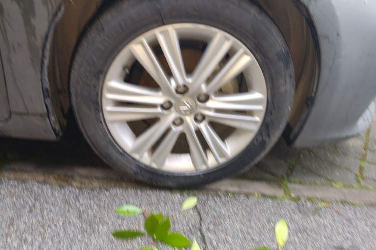 Used Lexus ES 2013 250 Elite Edition Right Front Wheel Hub