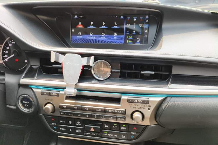 Used Lexus ES 2013 300h Elite Edition Audio And AC Panel