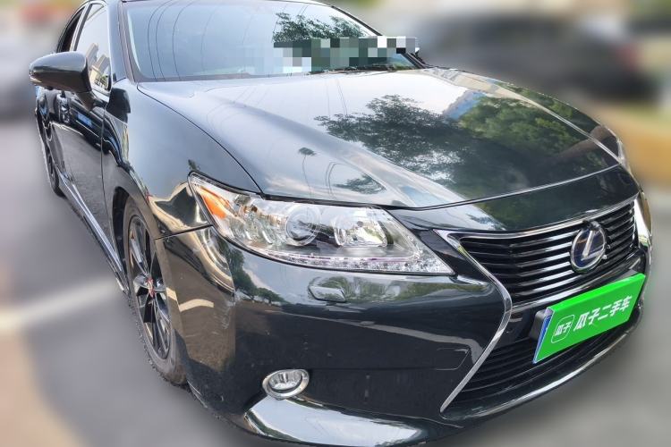Used Lexus ES 2013 300h Elite Edition Front Right 45 Deg