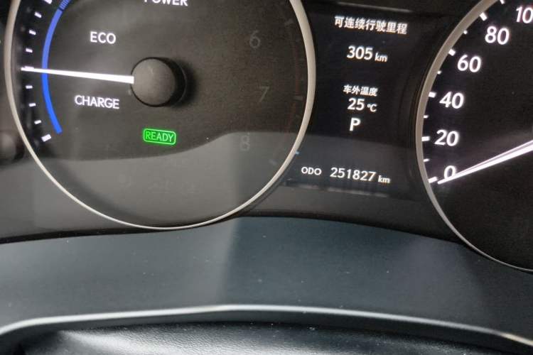 Used Lexus ES 2013 300h Elite Edition Odometer Close Up