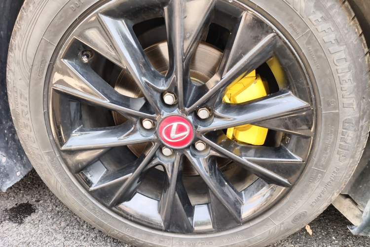Used Lexus ES 2013 300h Elite Edition Right Front Wheel Hub