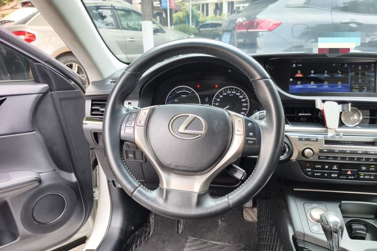 Used Lexus ES 2013 300h Elite Edition Steering Wheel