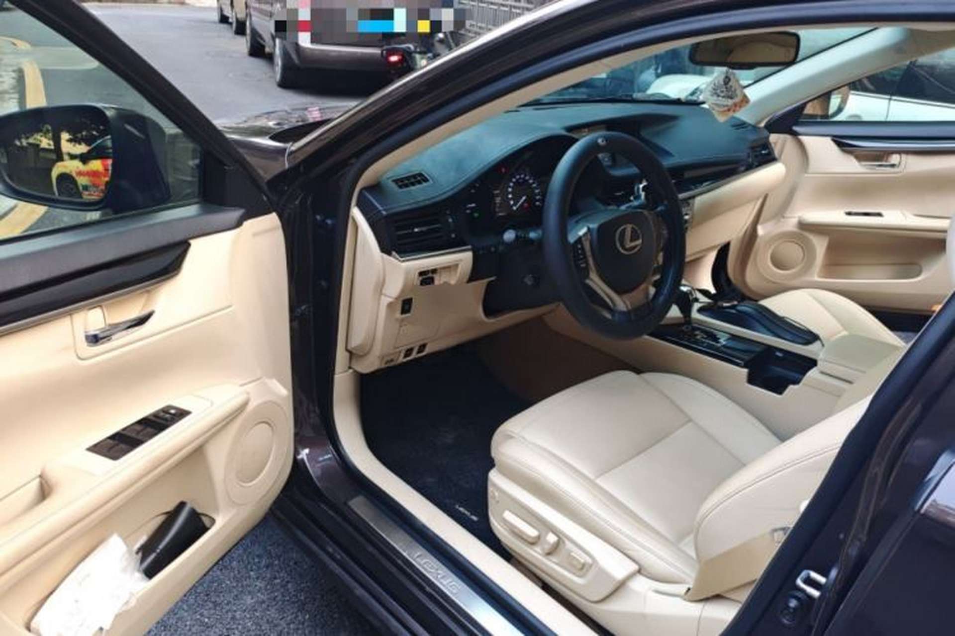 Used Lexus ES 2013 300h Elite Edition Driver Seat