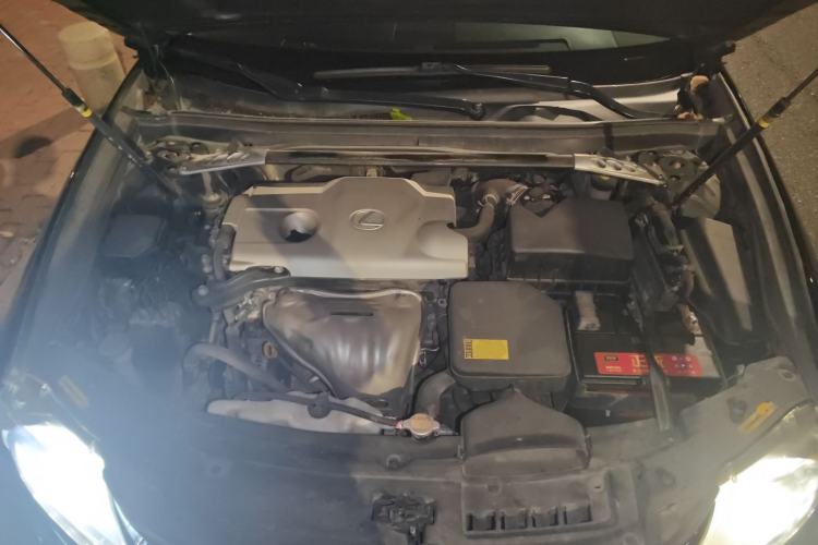 Used Lexus ES 2013 250 Mark Levinson Limited Edition Engine Bay