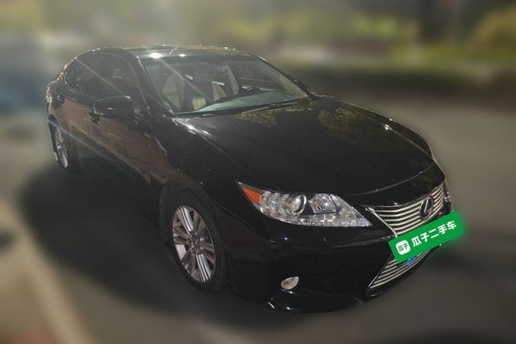 Used Lexus ES 2013 250 Mark Levinson Limited Edition Front Right 45 Deg