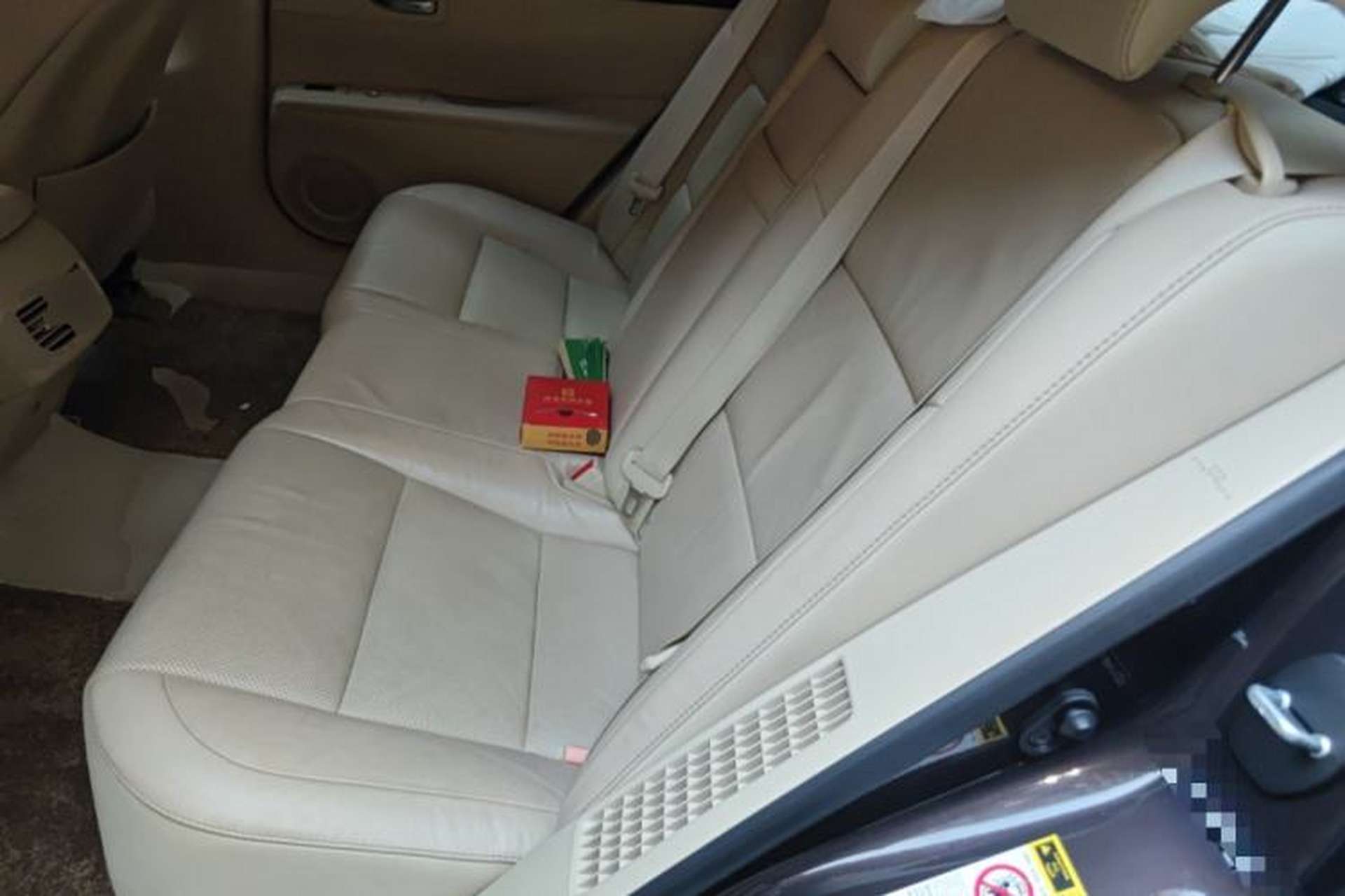 Used Lexus ES 2013 300h Luxury Edition Left Rear Seat