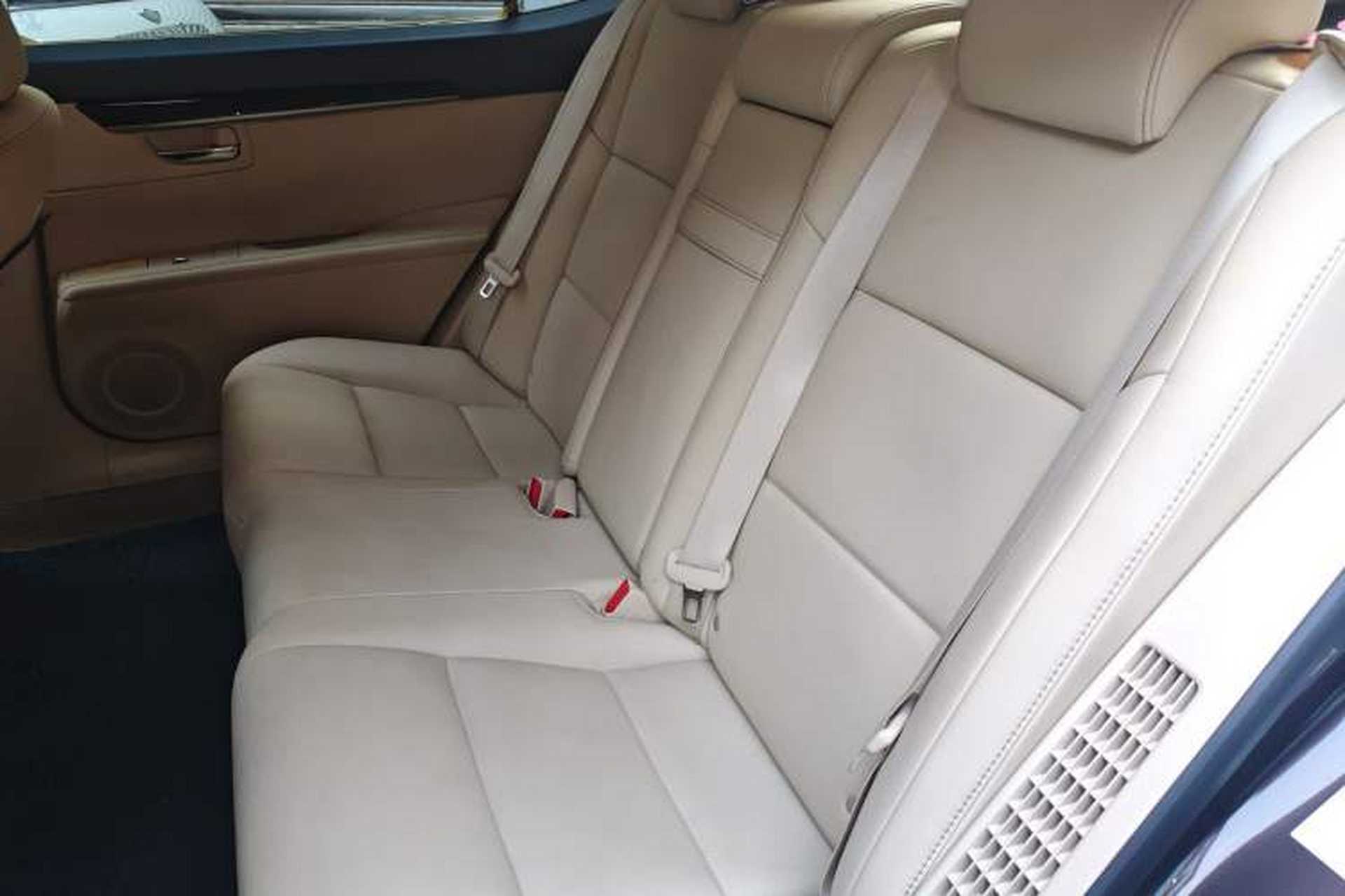 Used Lexus ES 2013 300h Elite Edition Left Rear Seat